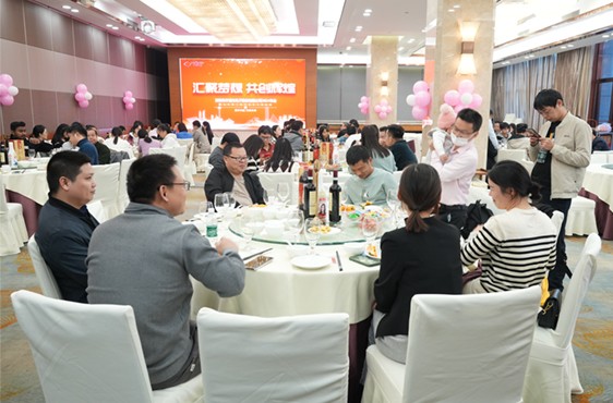 威廉希尔williamhill光电举行年末晚会